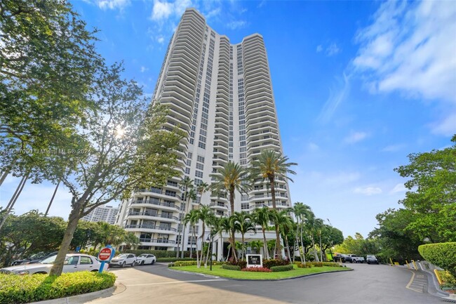 Foto del edificio - 3500 Mystic Pointe Dr