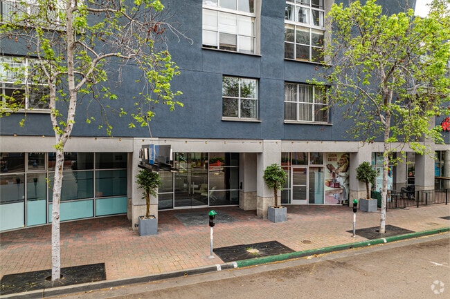 Entrance - Atria on Market
