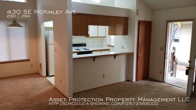 Building Photo - 430 SE McKinley Ave