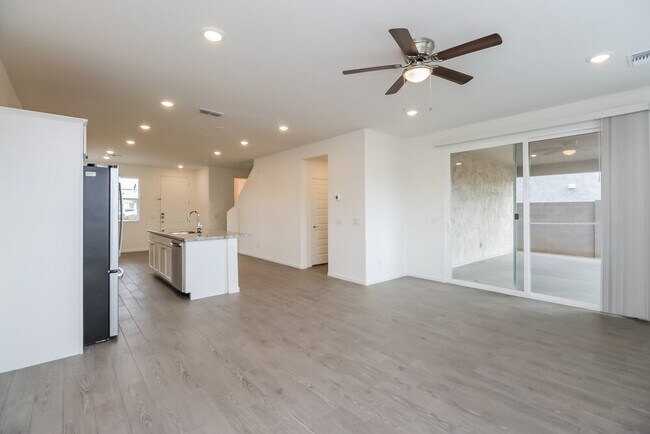 Foto del edificio - 2055 S Saguaro Dr