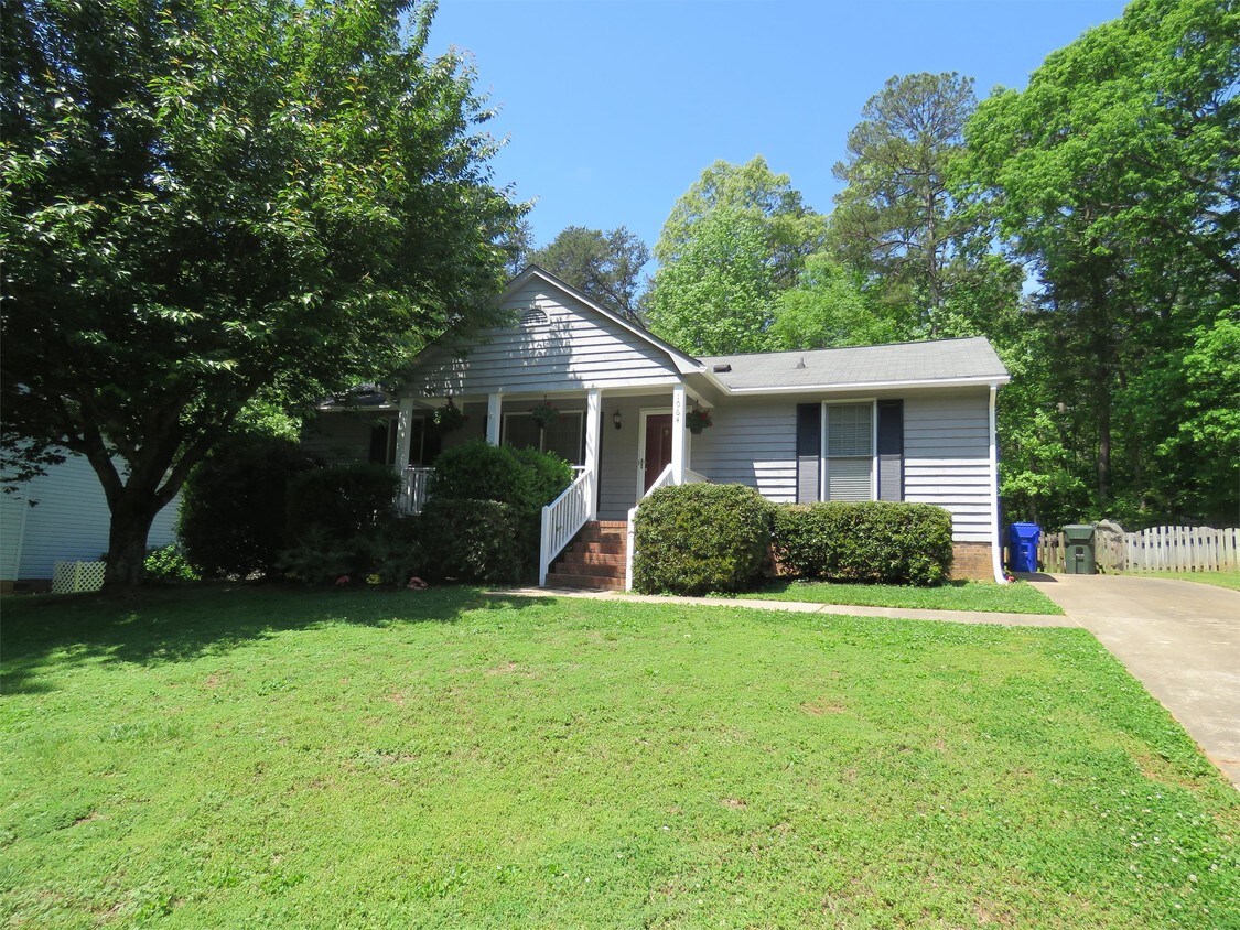 Primary Photo - 1064 Summit Dr