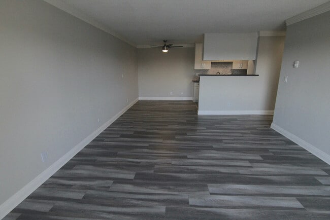 Building Photo - 10834 Rose Ave