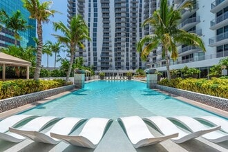 Building Photo - Monarc at Met