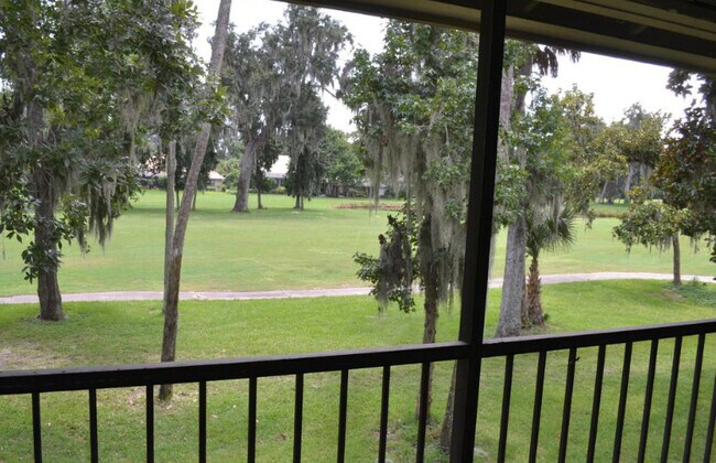 Foto del edificio - 1015 Country Club Dr