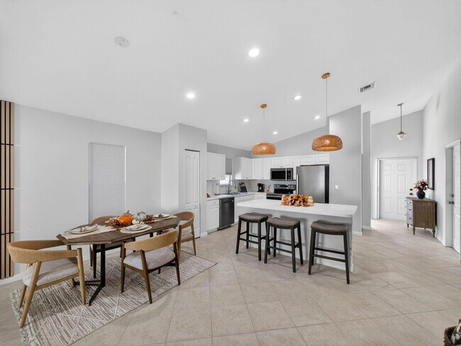 Building Photo - 2757 SW Versailles Terrace