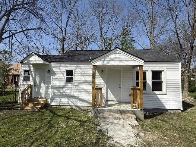 Building Photo - 5729 E State Line Rd