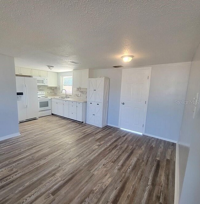 Foto del edificio - 10225 Gardenia Ln