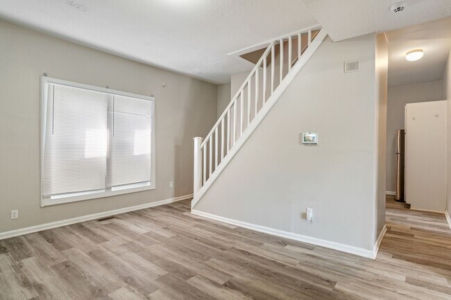 Foto del edificio - For Lease | 3 Bed, 1 Bath | 1,613 Sq Ft | ...