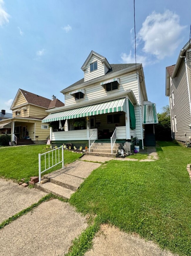 Building Photo - 227 5th Ave