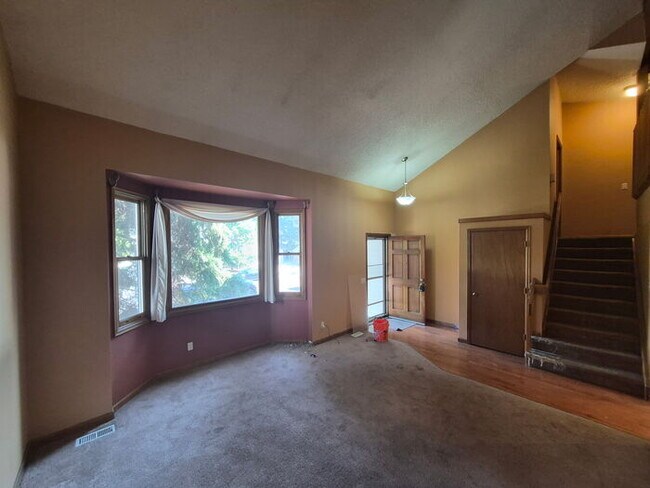 Building Photo - 4272 Kingsbury Dr