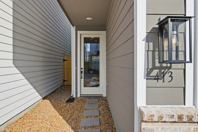 Foto del edificio - 413 Stonework Garden Ln