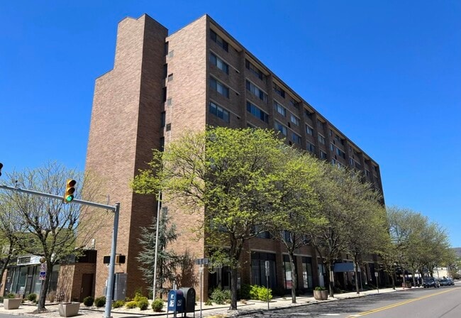 Building Photo - 220 Linden St