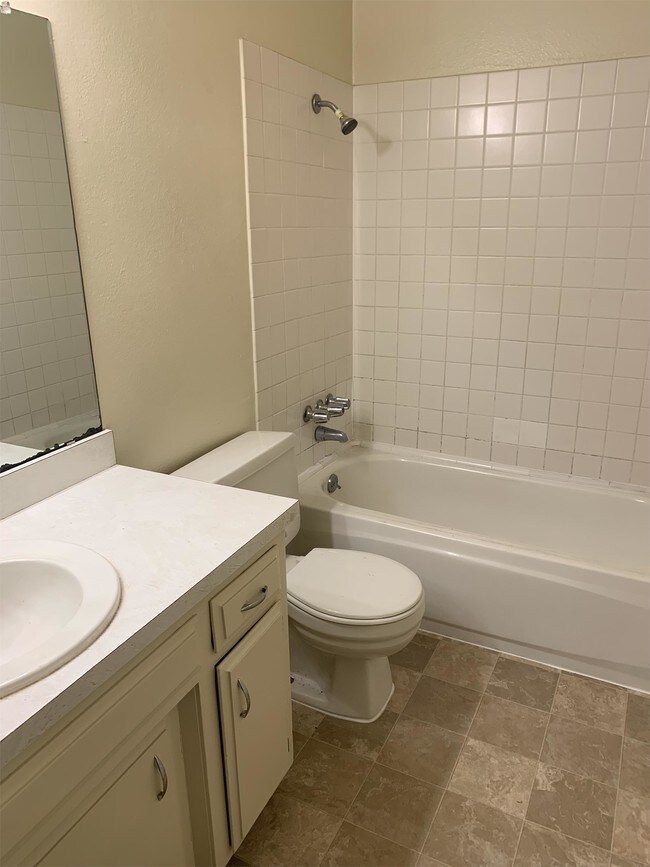 Building Photo - 4424 Parkwood Ct