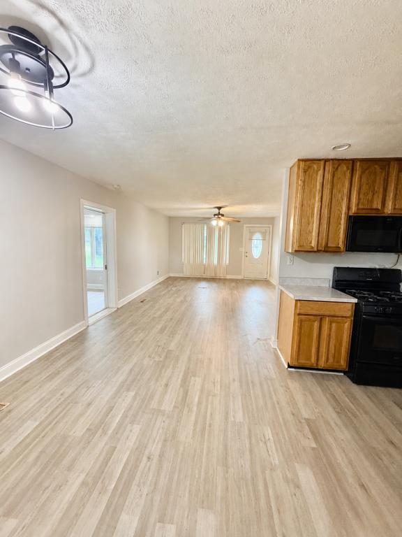 Building Photo - 10710 Milwaukee Way