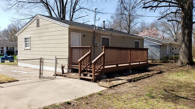 Building Photo - 1449 Broadlawns Ln Saint Louis, MO 63138