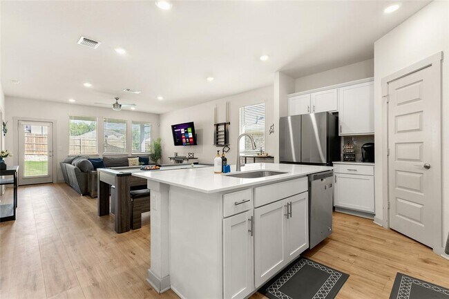 Foto del edificio - 10513 Defender Trl