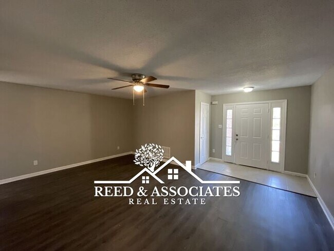 Building Photo - 4686 Royal View Dr