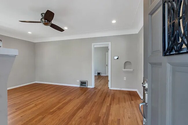 Foto del edificio - BR w/ Fenced Yard + 2-Car Garage Near I-70