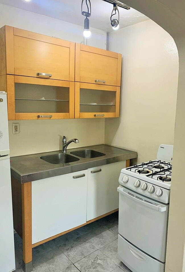 Foto del edificio - 2315 N Charles St