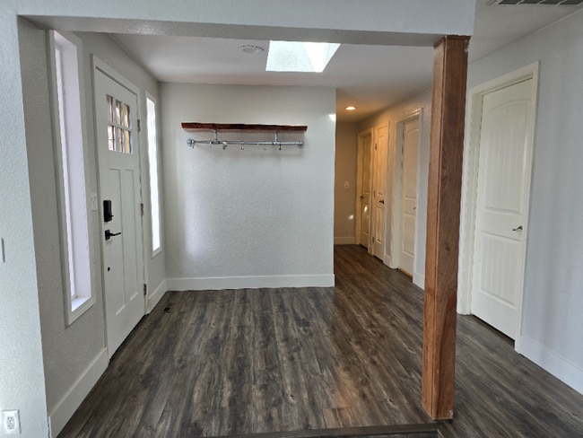 Building Photo - 2516 S Sumac Ln