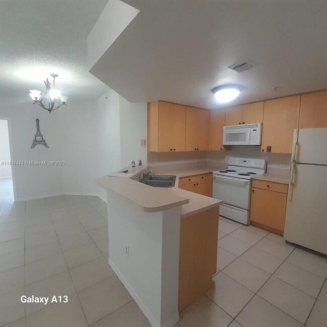 Building Photo - 5016 Lantana Rd