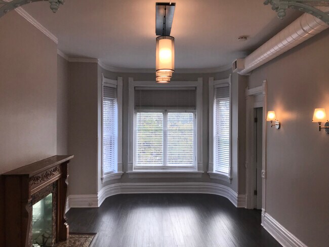 Living Room - 1415 N Wicker Park Ave