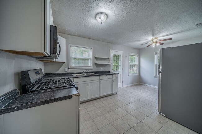 Foto del edificio - 1155 Greenbrier Dr
