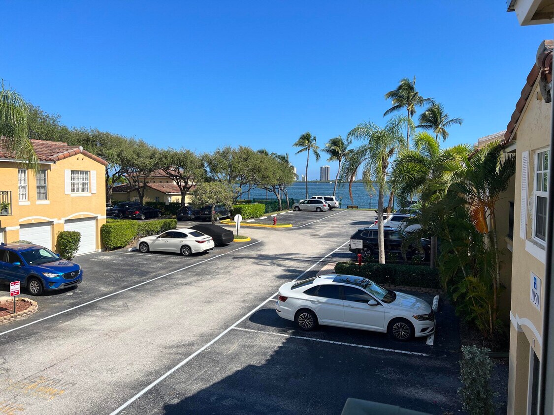 Foto del edificio - 1050 Lake Shore Dr