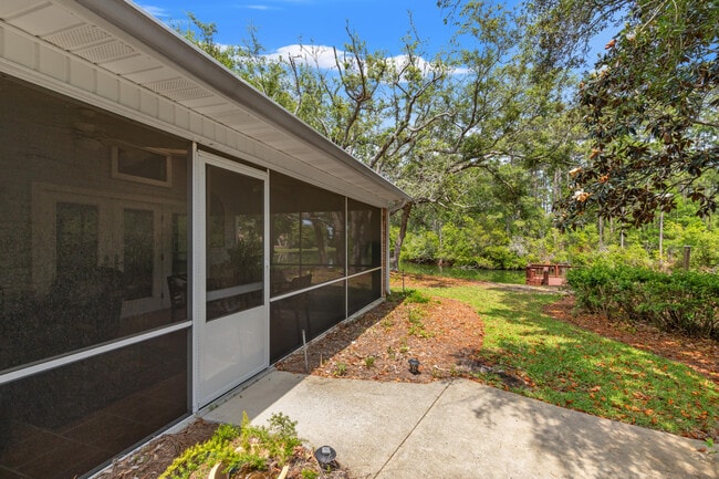 Foto del edificio - 1224 Deerwood Dr