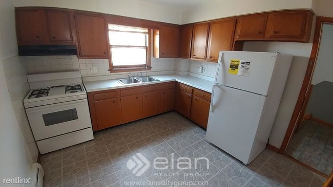 Building Photo - 5236 W Diversey Ave