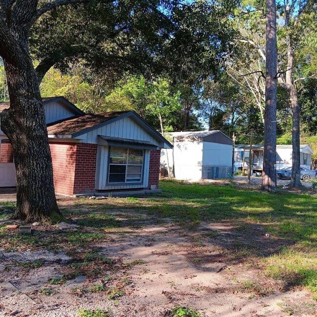 Foto del edificio - 23472 Pine Forest Dr