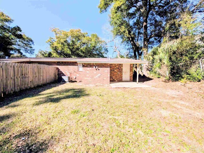 Foto del edificio - 23 Redwood Cir