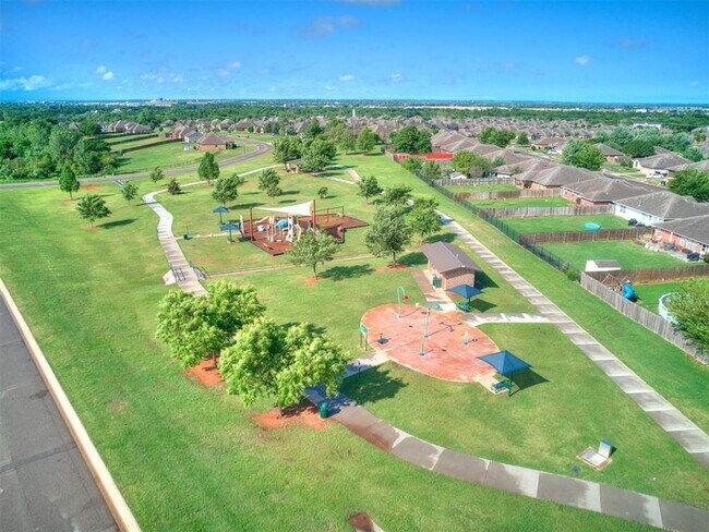 Building Photo - 4 Bedroom Home in Moore