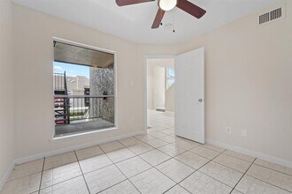 Building Photo - 10855 Meadowglen Ln