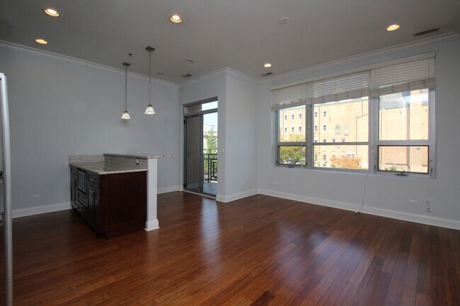 Foto del edificio - 1519 W Warren Blvd