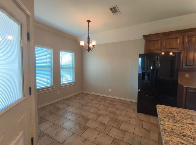 Building Photo - Discover this Beautiful 4 bedroom, 2 bath ...