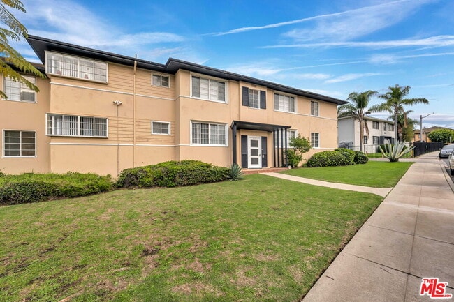 Building Photo - 4121 Santo Tomas Dr