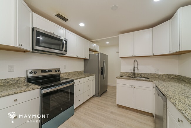 Building Photo - 11 Maple Run