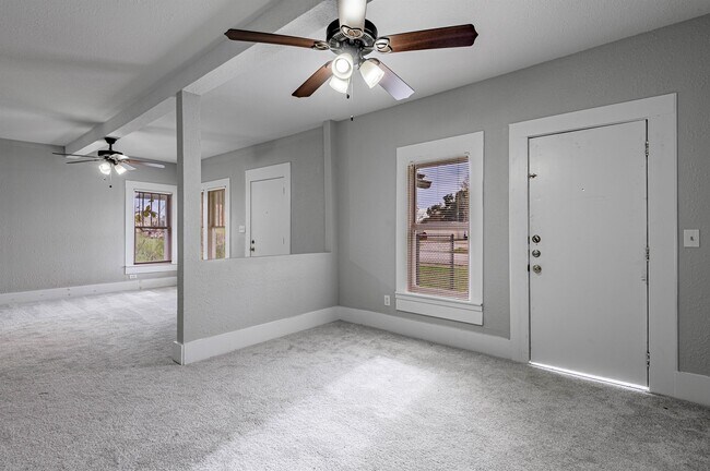 Building Photo - 200 W Caroline St