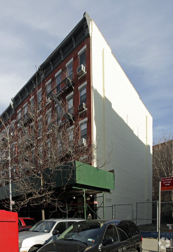 Foto del edificio - 2756 Frederick Douglass Blvd