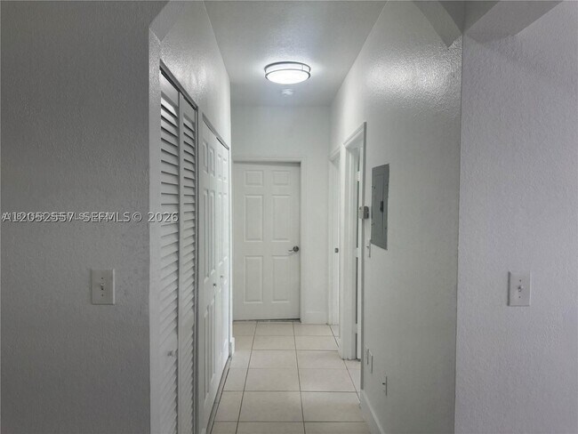 Foto del edificio - 6912 NW 179th St