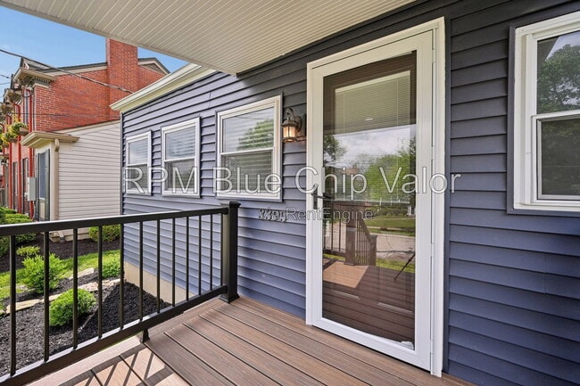Building Photo - 3395 Ault View Ave