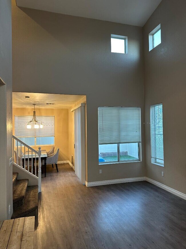 Foto del edificio - 7533 French Springs St