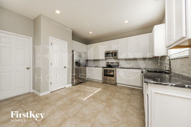 Foto del edificio - 796 Lakeview Pointe Dr
