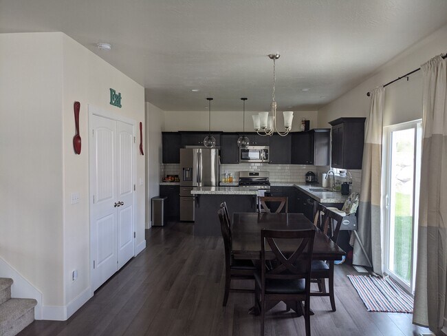Building Photo - 4581 Flower Point