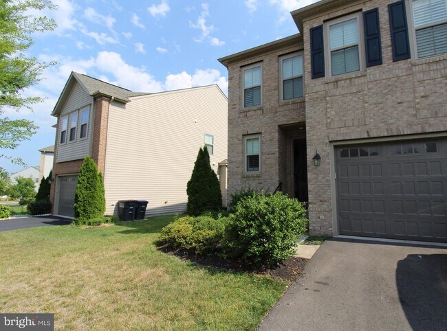 Building Photo - 24843 Somerby Dr
