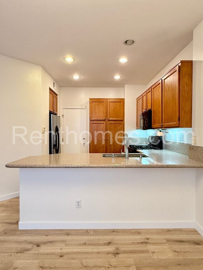 Foto del edificio - 9456 Compass Point Dr S