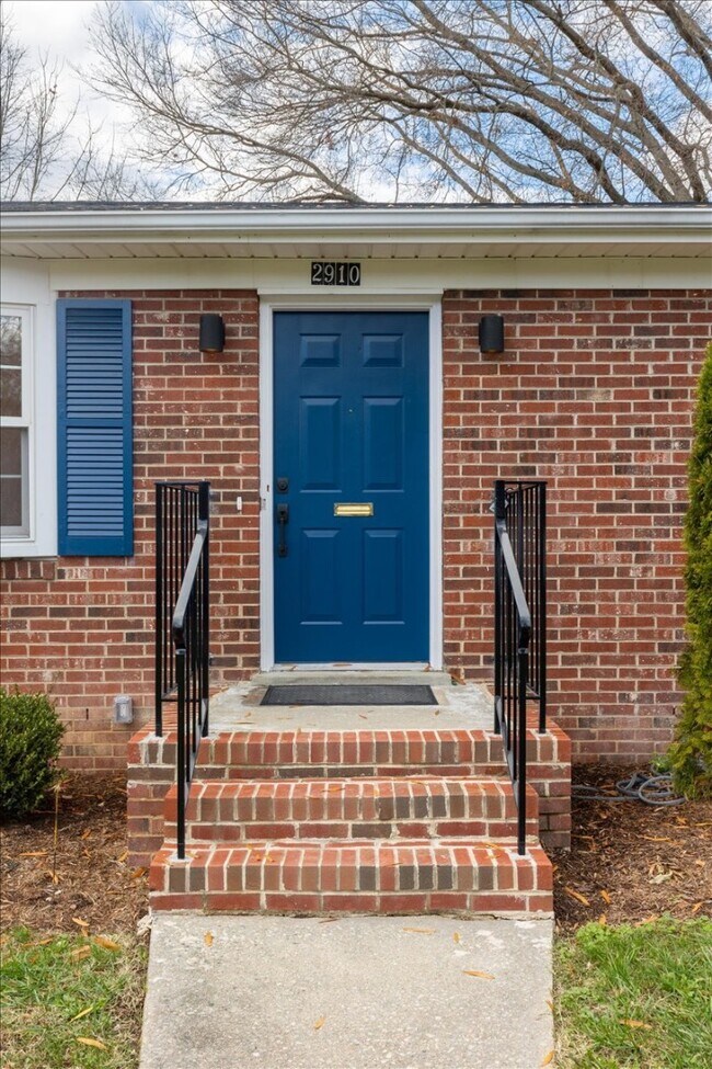 Foto del edificio - 2910 Fendall Ave