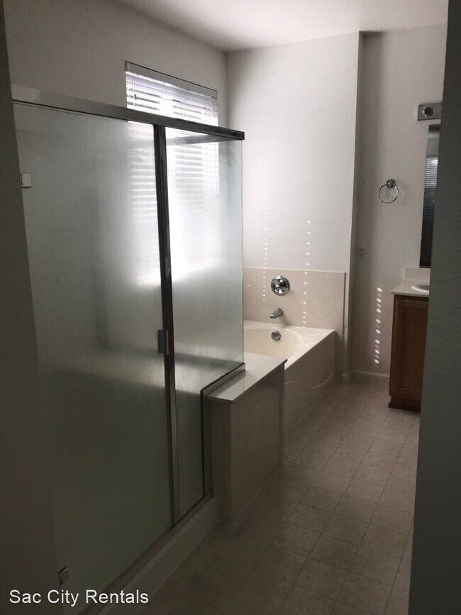 Foto del edificio - 4 br, 2 bath House - 8937 Elk Grove Blvd