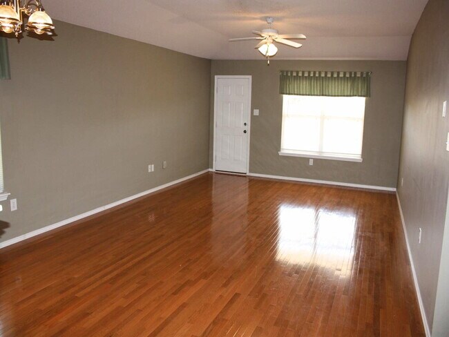 Foto del edificio - "Charming 3-Bed, 2-Bath Home in Lubbock's Serene Neighborhood – 1,315 Sq Ft of Comfortable Living!"
